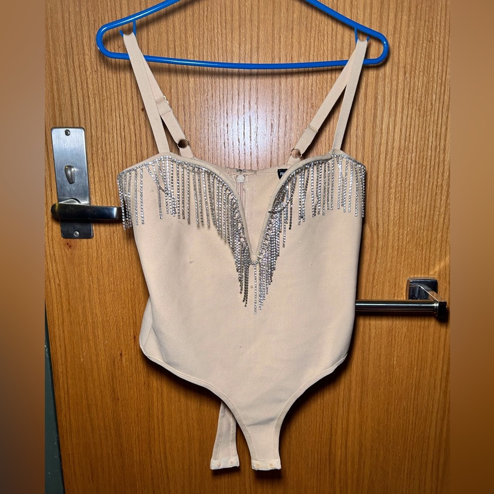 STILL LOVERS BODY-CON 👚